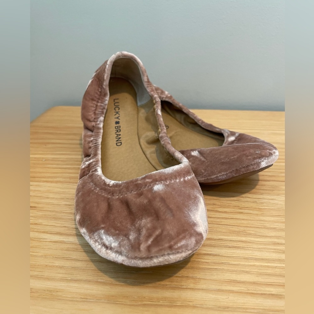 LUCKY BRAND Emmie antique blush velvet flats. Size 6. NWOT